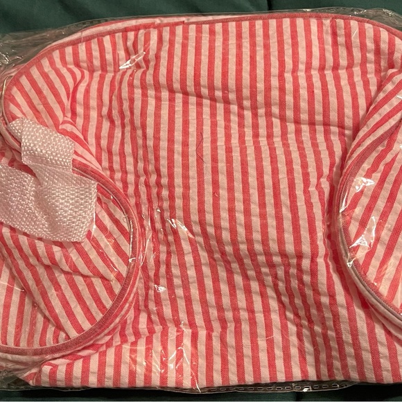 Makeup/toiletry bag, light red/white striped with zippered top & white handle - Picture 2 of 4